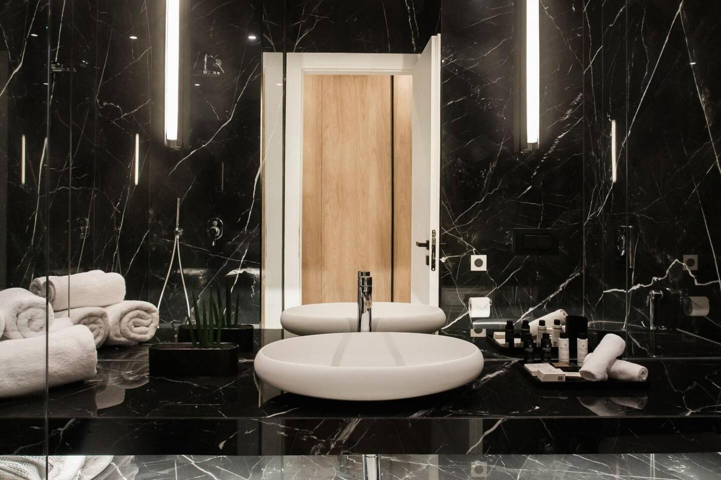 2 Sidebyside Suites In Athens Riviera By The Olon Bagian luar foto